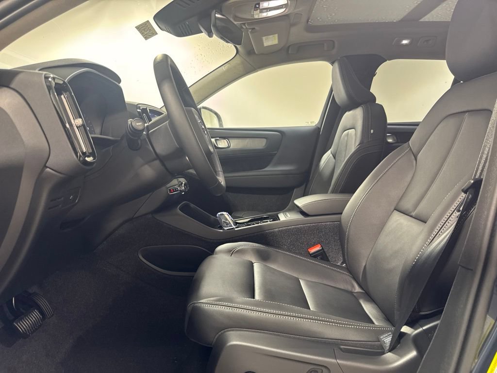 New 2026 Volvo XC40 B5 Plus w/ Climate Package AWD/4WD image 19