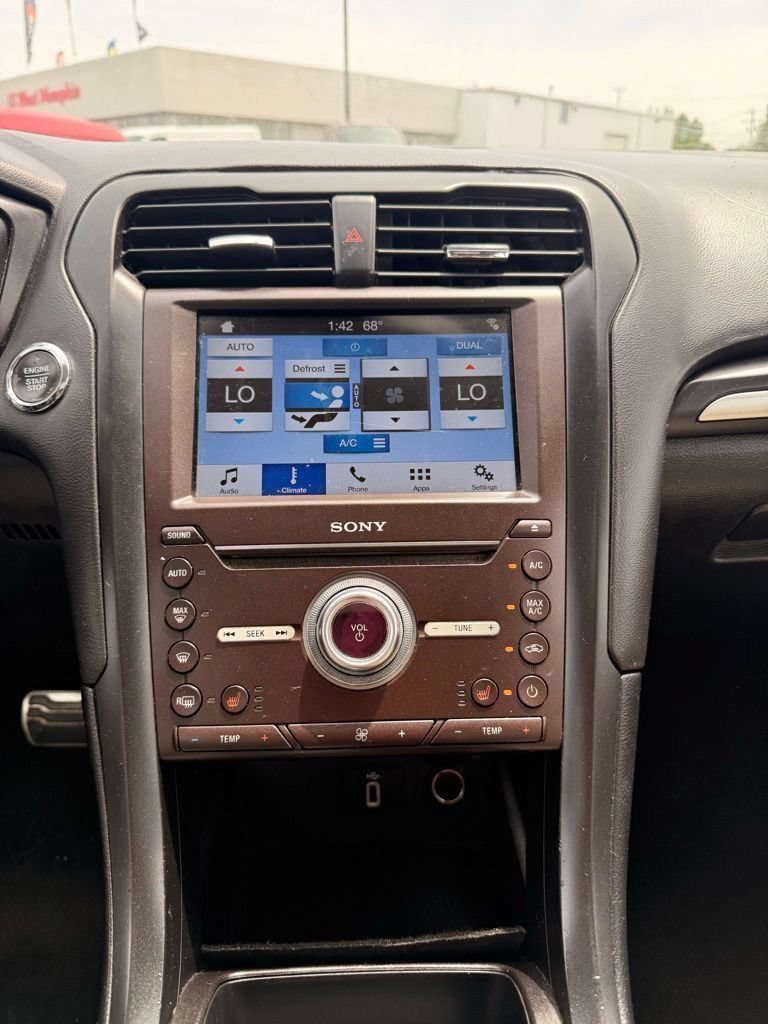 Used 2018 Ford Fusion Titanium AWD/4WD image 23