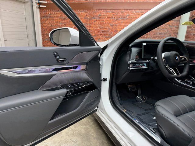 New 2026 BMW 760i xDrive image 9