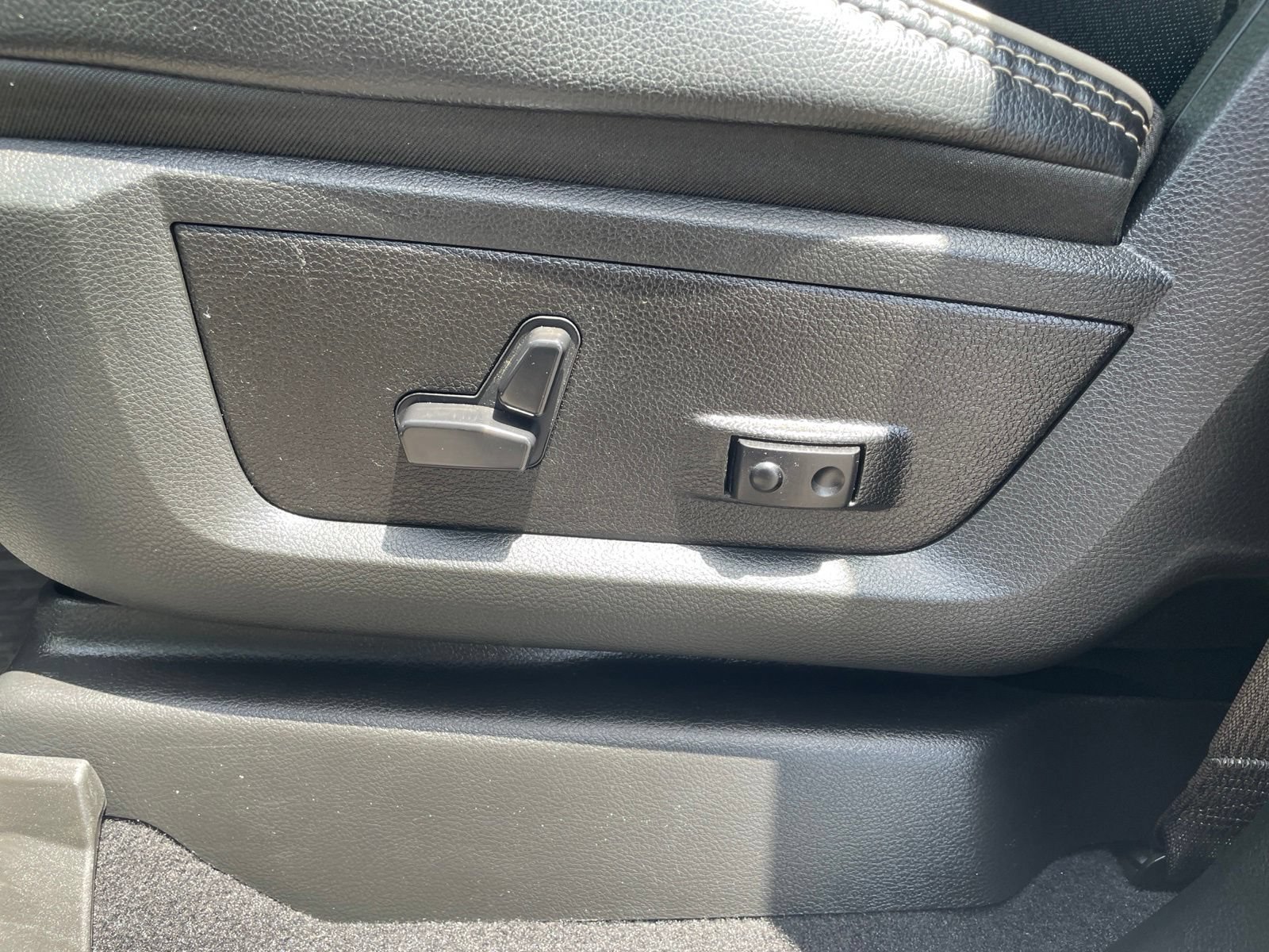 Used 2024 RAM 3500 Laramie AWD/4WD image 18