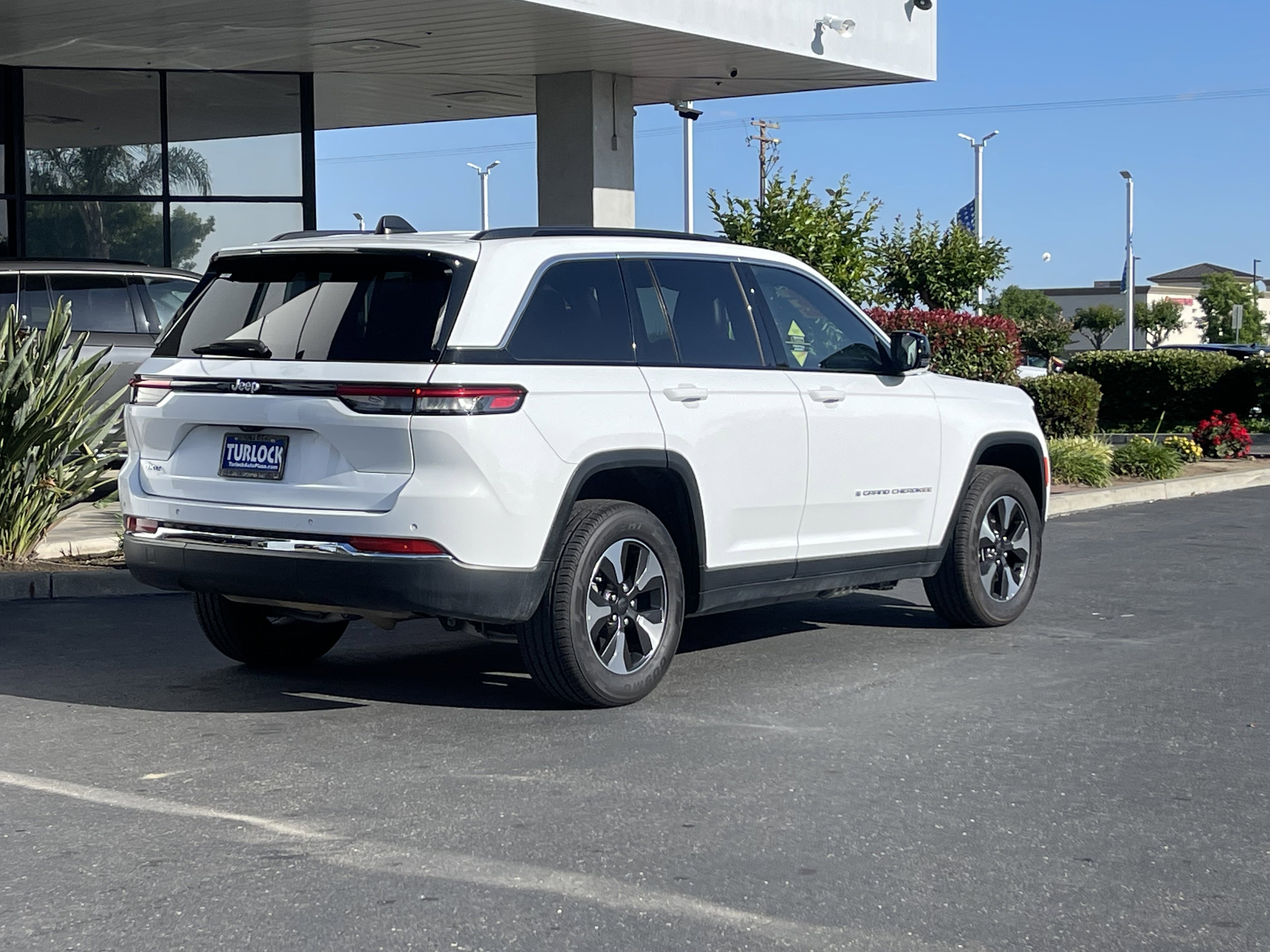 Used 2024 Jeep Grand Cherokee Limited 4xe AWD/4WD image 8