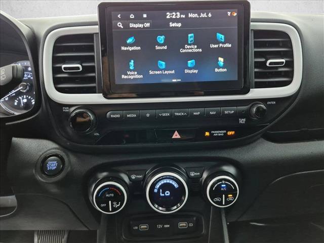 Certified 2022 Hyundai Venue Limited w/ Cargo Package FWD image 15