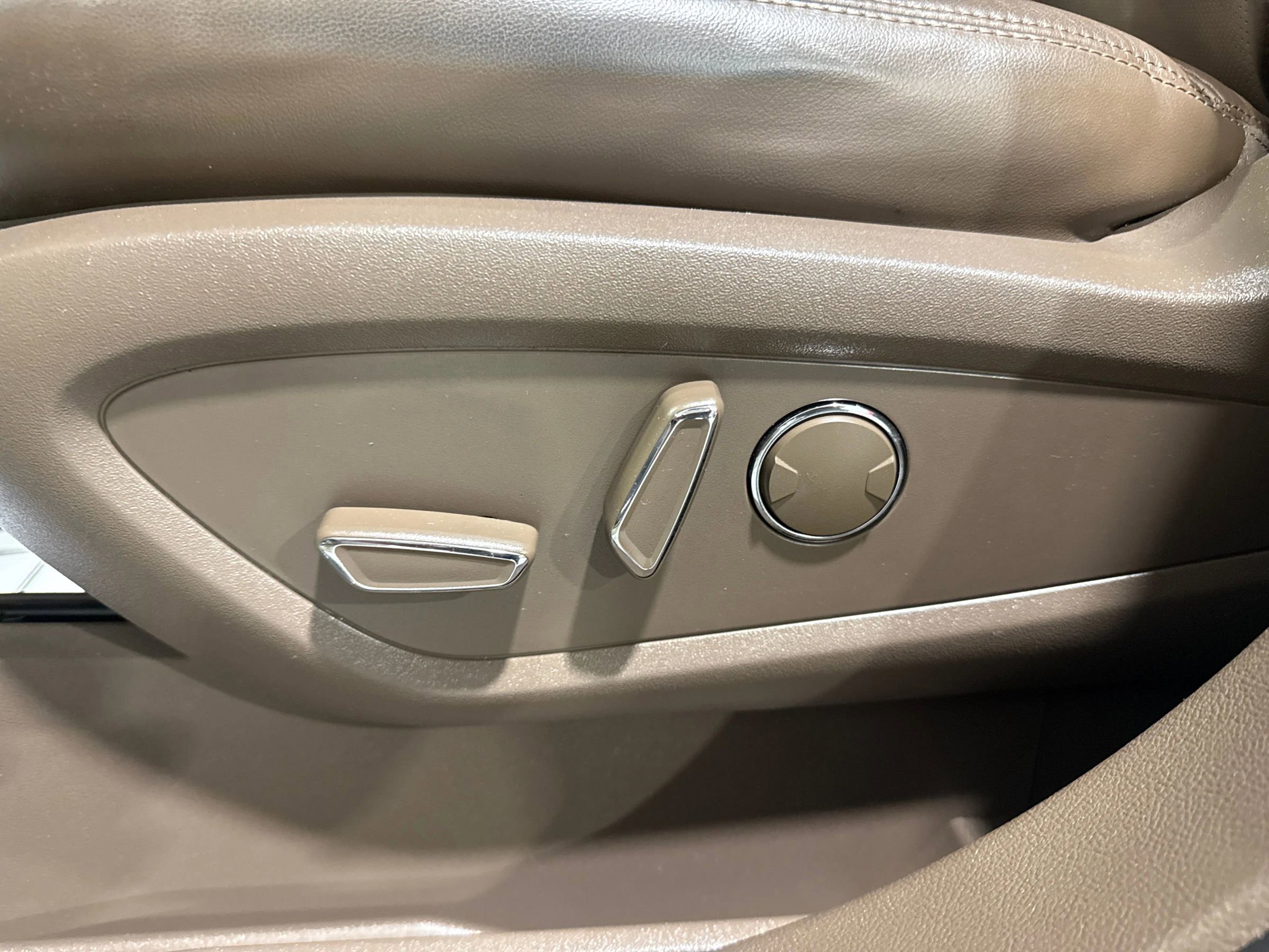 Used 2016 Lincoln MKX Reserve w/ Climate Package AWD/4WD image 19