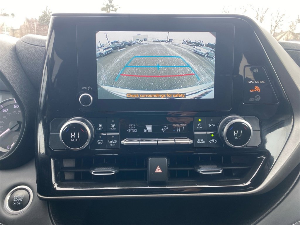 Used 2024 Toyota Highlander LE image 25