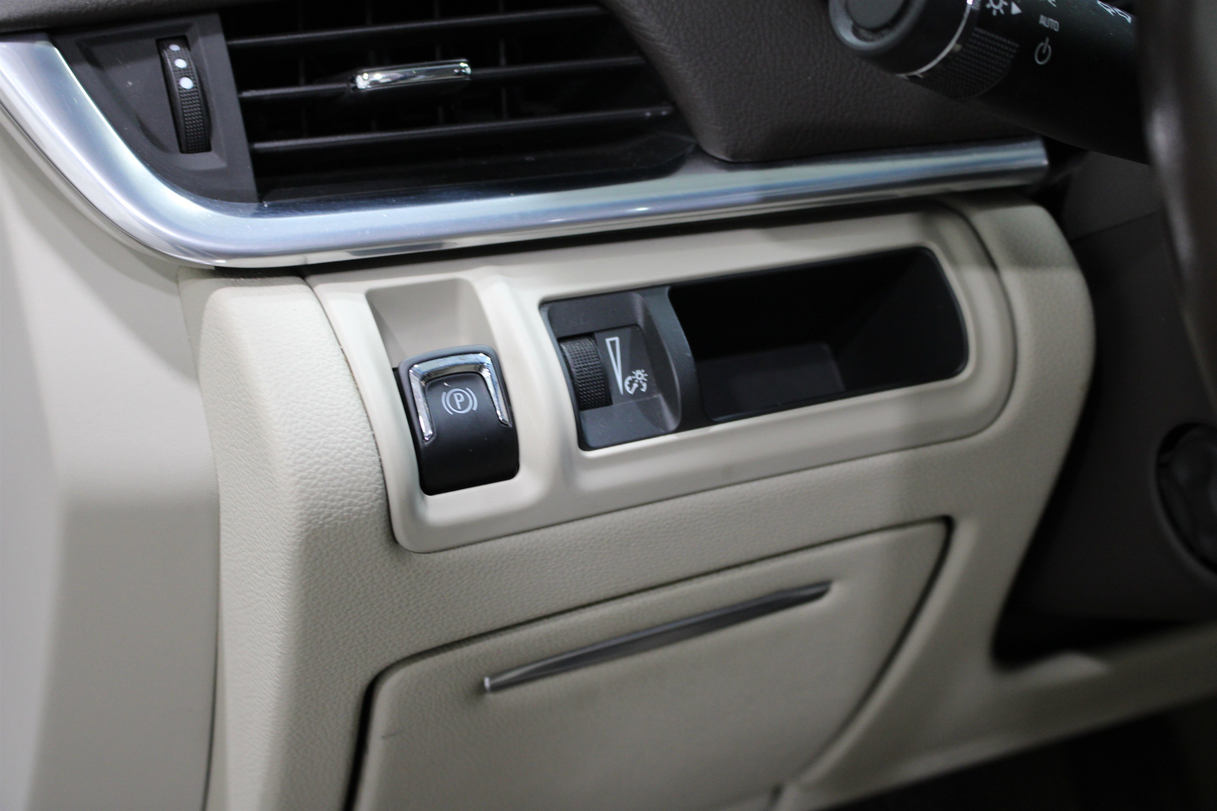 Used 2016 Cadillac XTS Luxury w/ Driver Awareness Package image 10