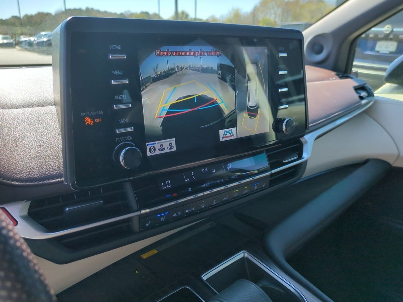 Used 2022 Toyota Sienna Platinum image 27