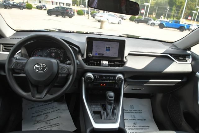 Used 2025 Toyota RAV4 XLE FWD image 12