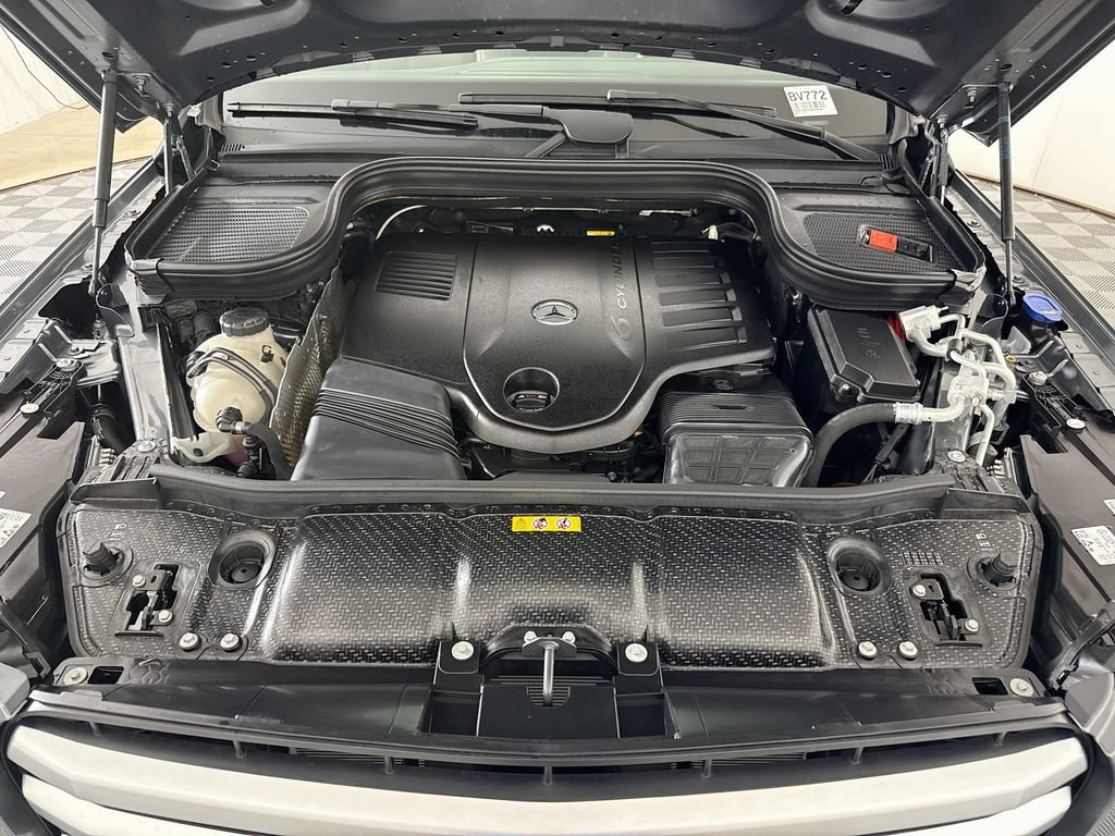 Used 2025 Mercedes-Benz GLS 450 4MATIC w/ AMG Line Exterior image 33
