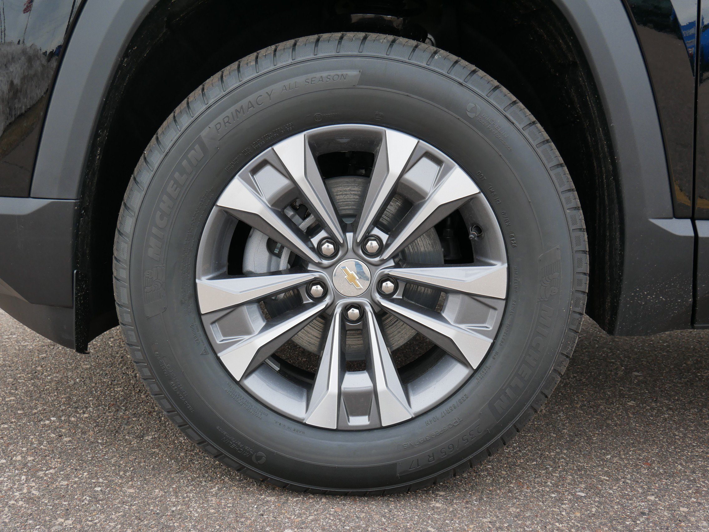 New 2026 Chevrolet Equinox LT w/ Convenience Package II AWD/4WD image 3