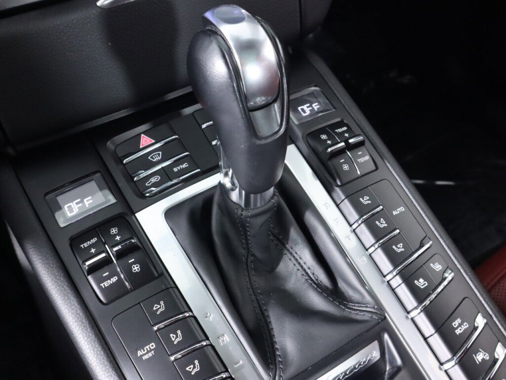 Used 2017 Porsche Macan S image 27