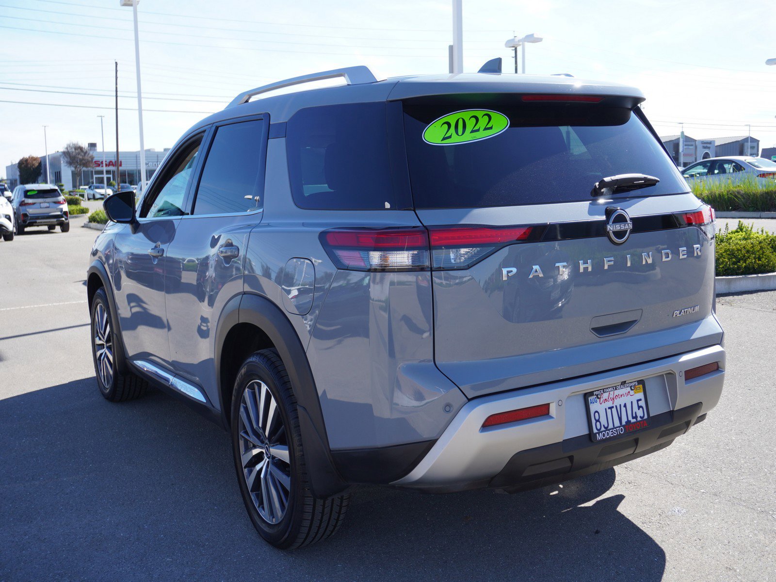 Used 2022 Nissan Pathfinder Platinum w/ Cargo Package image 8