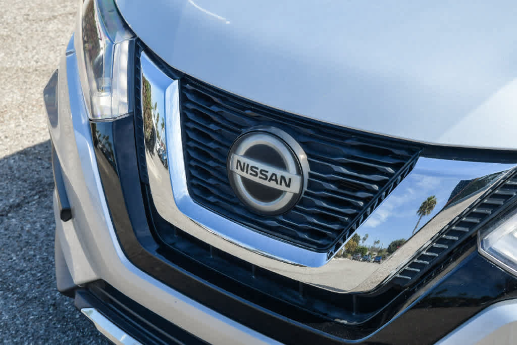 Used 2019 Nissan Rogue S w/ Special Edition Package FWD image 5