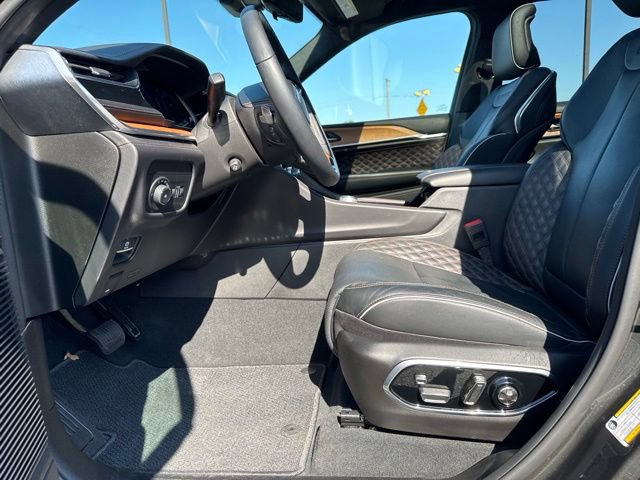 Used 2025 Jeep Grand Cherokee L Summit AWD/4WD image 30