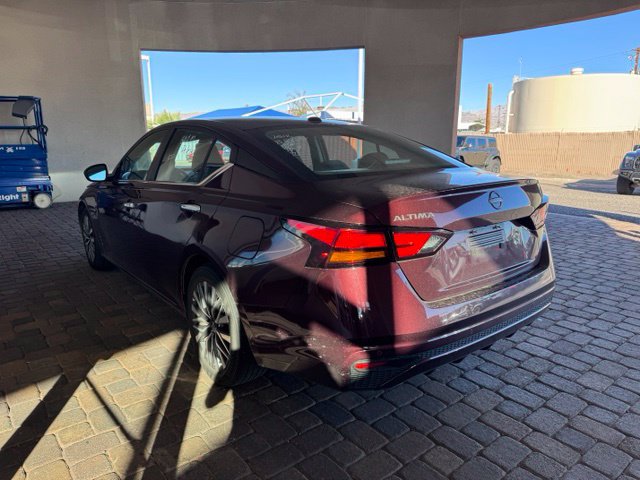 Used 2025 Nissan Altima 2.5 SV FWD image 2