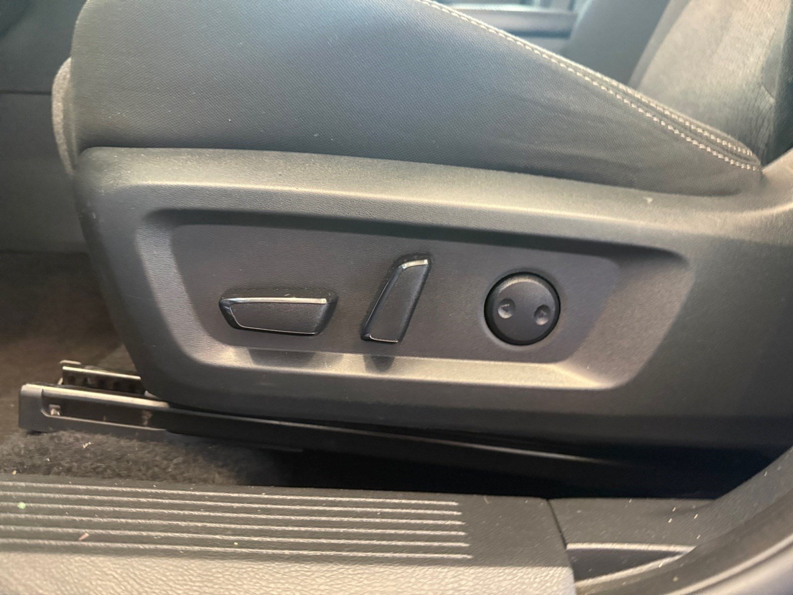 Used 2025 Nissan Rogue SV AWD/4WD image 27