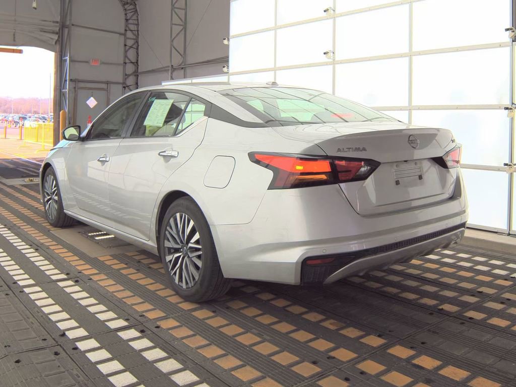Used 2024 Nissan Altima 2.5 SV image 9