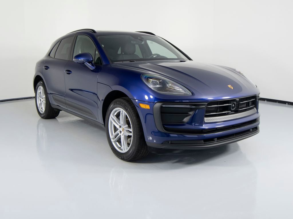 Certified 2025 Porsche Macan image 12