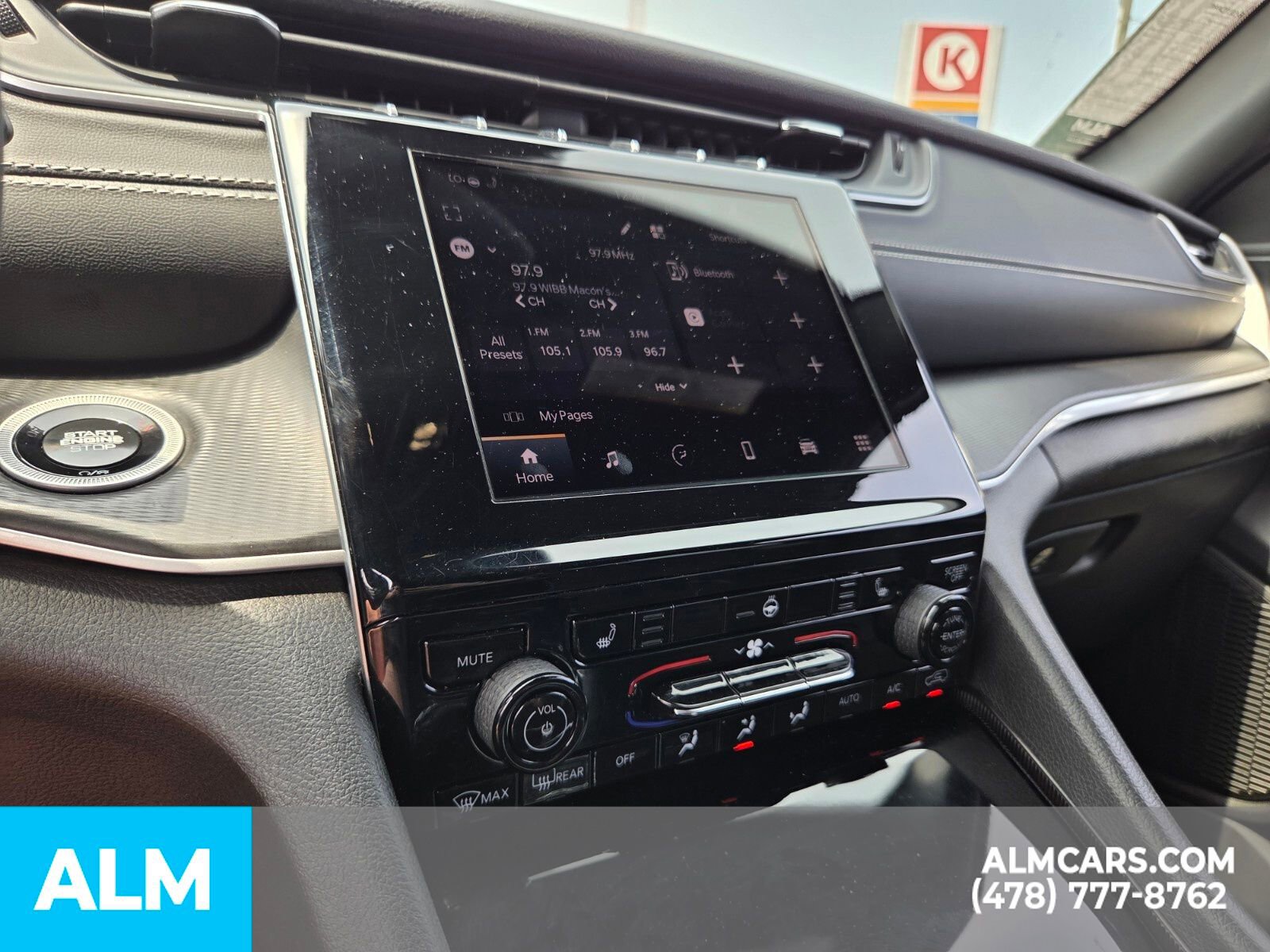 Used 2024 Jeep Grand Cherokee Altitude image 24