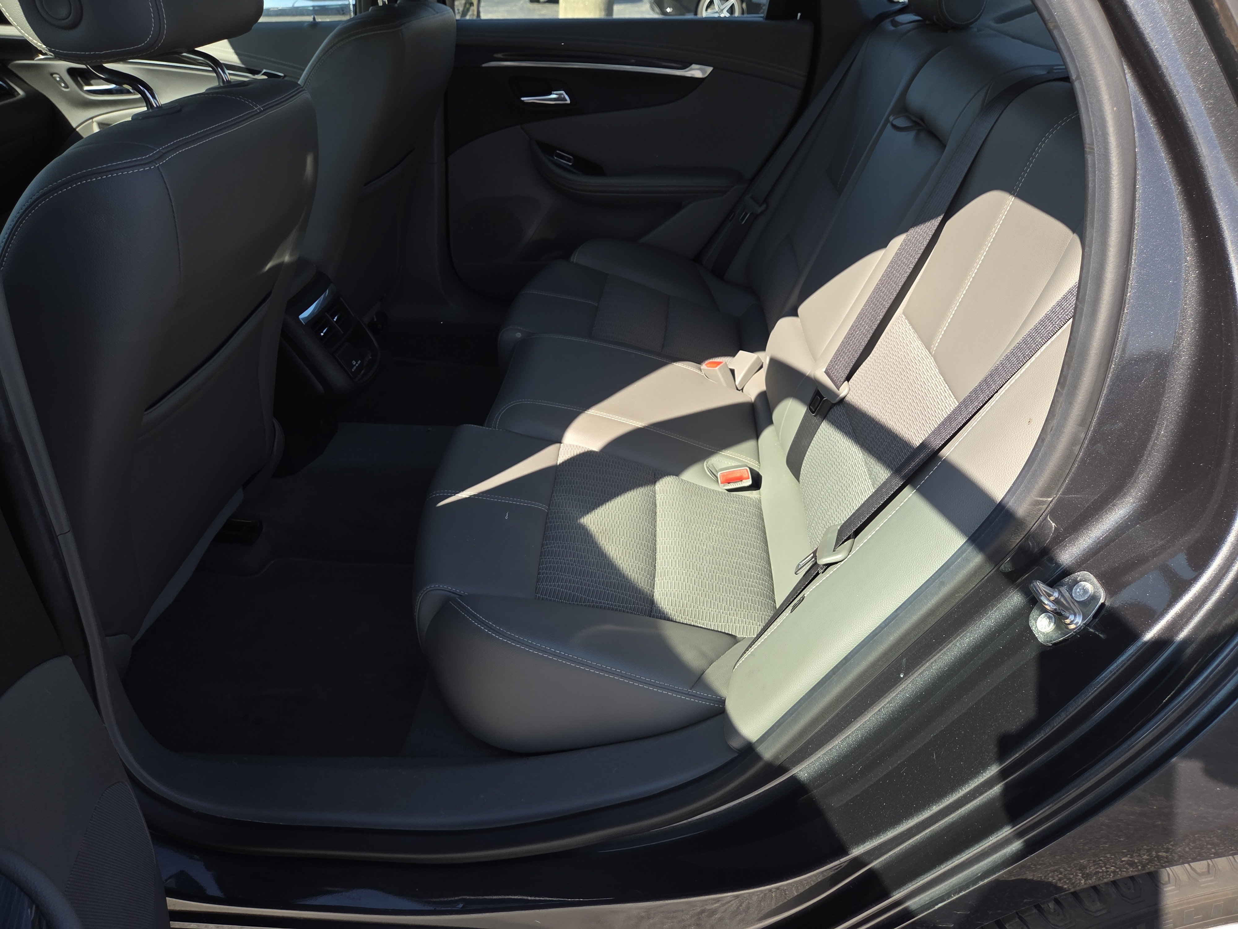 Used 2019 Chevrolet Impala LT w/ LT Convenience Package FWD image 13