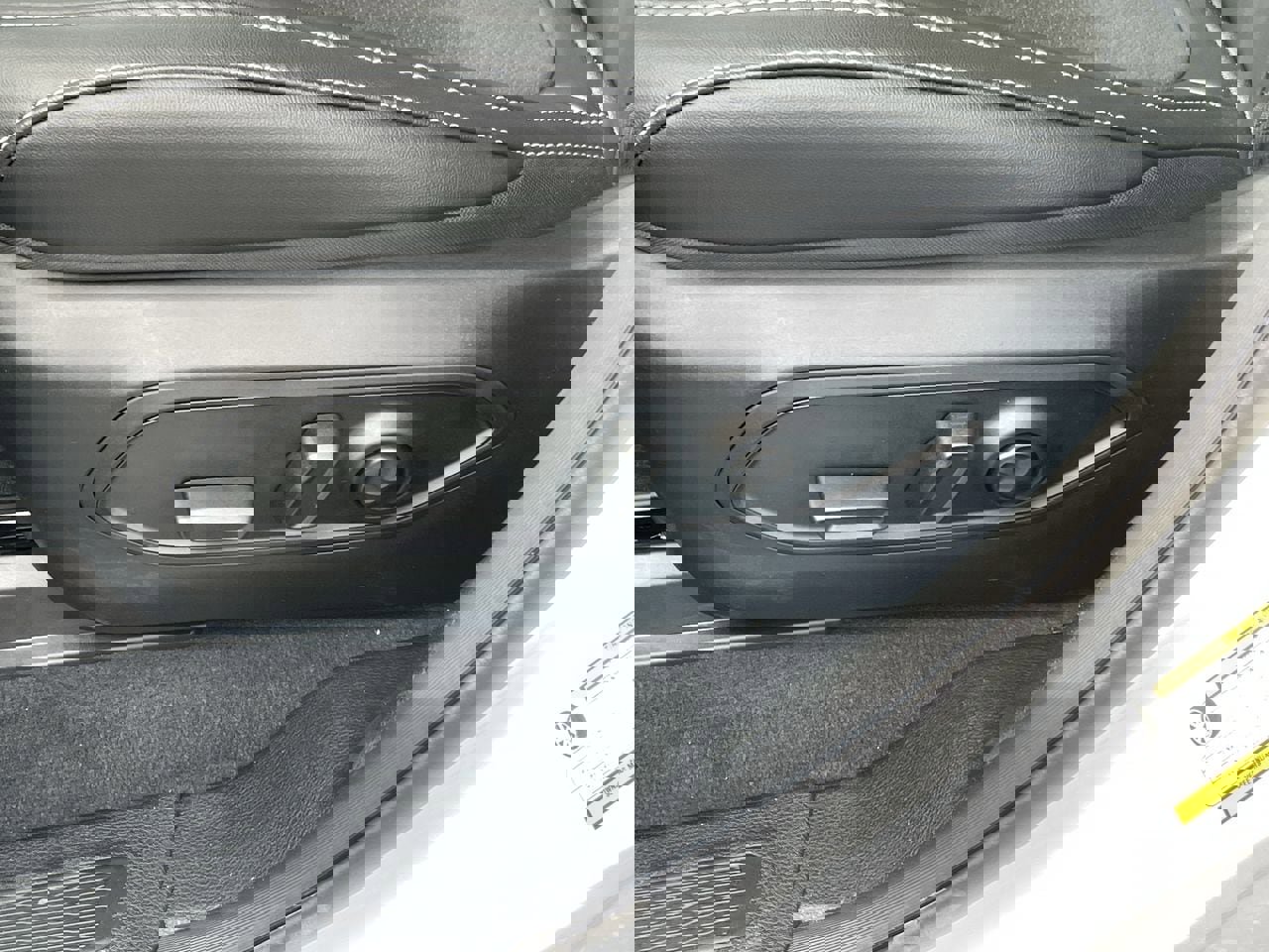 New 2025 Jeep Grand Cherokee L Altitude image 28