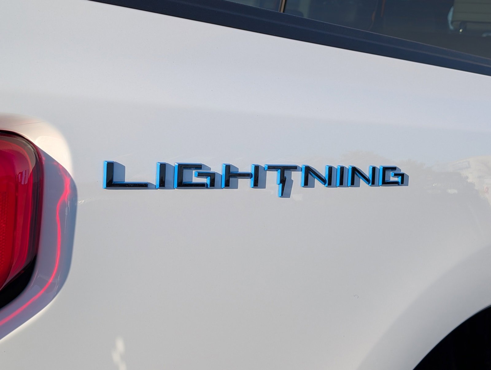 Used 2022 Ford F150 Lightning Platinum image 32