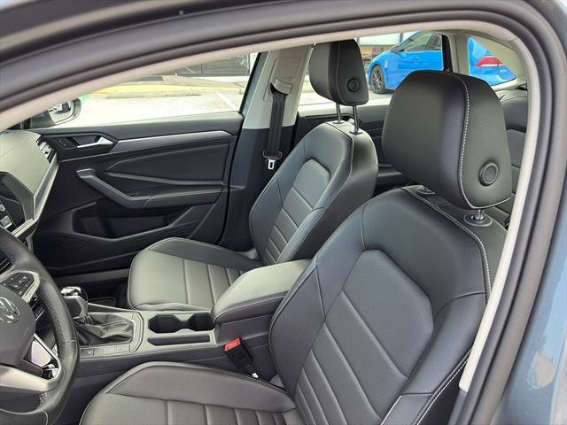 Used 2022 Volkswagen Jetta SE image 13