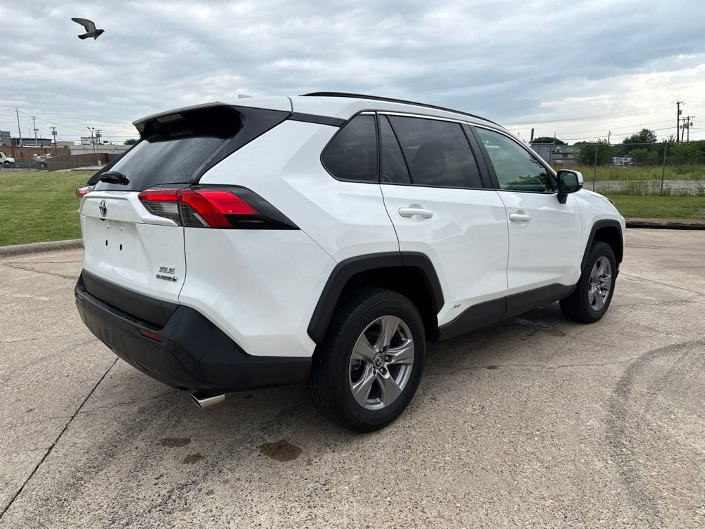 Used 2023 Toyota RAV4 XLE AWD/4WD image 5