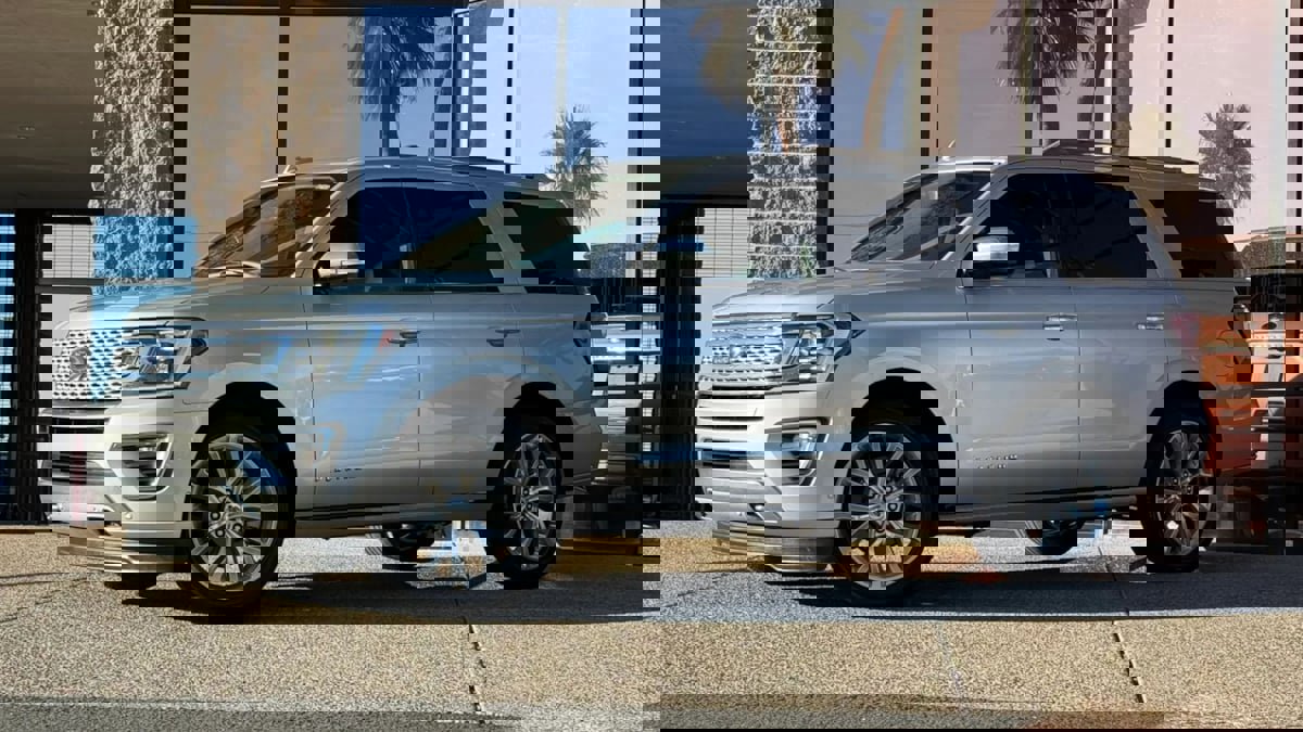 Used 2019 Ford Expedition Platinum image 3