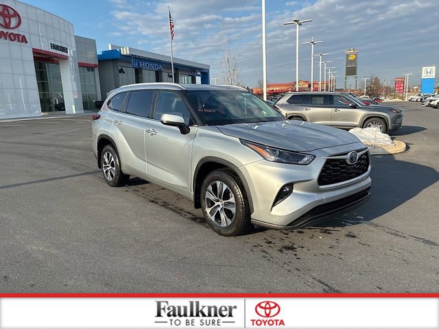 Used 2023 Toyota Highlander XLE image 2