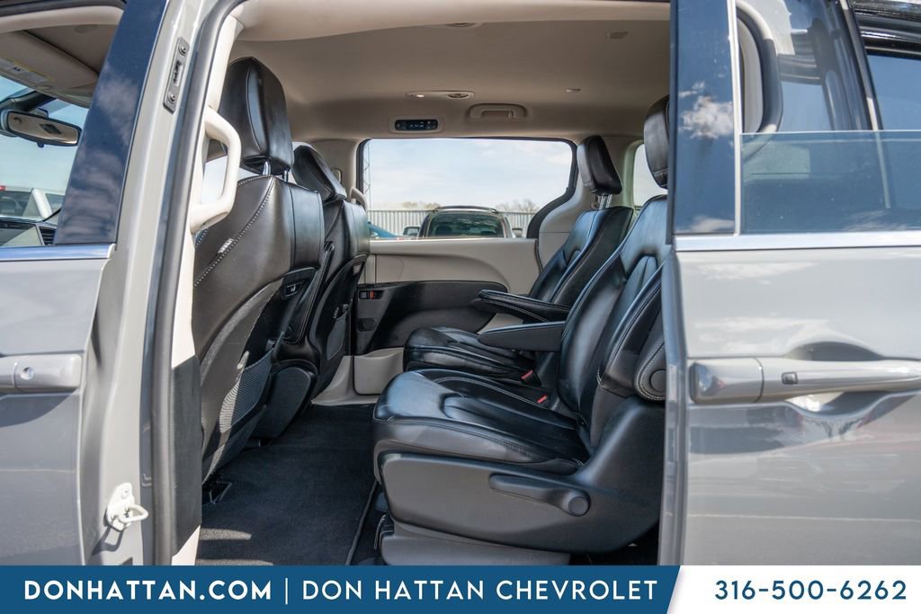 Used 2023 Chrysler Pacifica Touring-L image 21