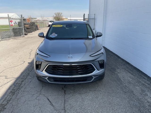 Used 2025 Buick Encore GX Preferred AWD/4WD image 5
