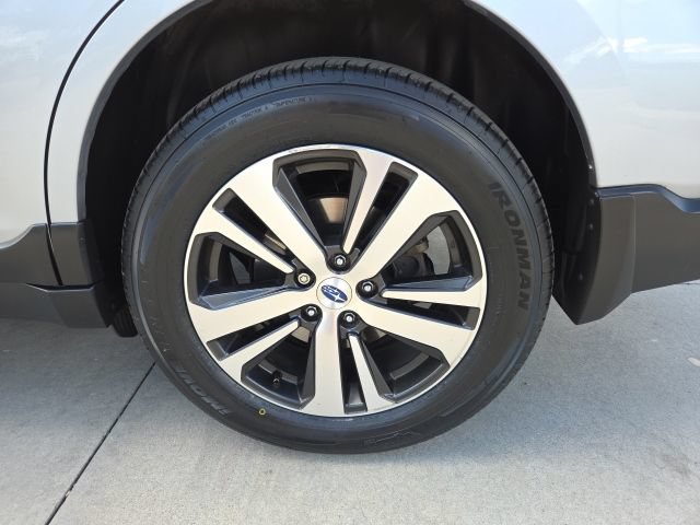 Used 2018 Subaru Outback 3.6R Limited AWD/4WD image 12