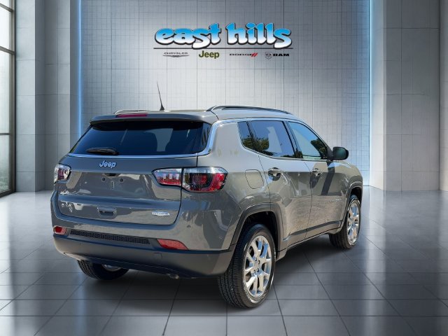 Certified 2023 Jeep Compass Latitude AWD/4WD image 3