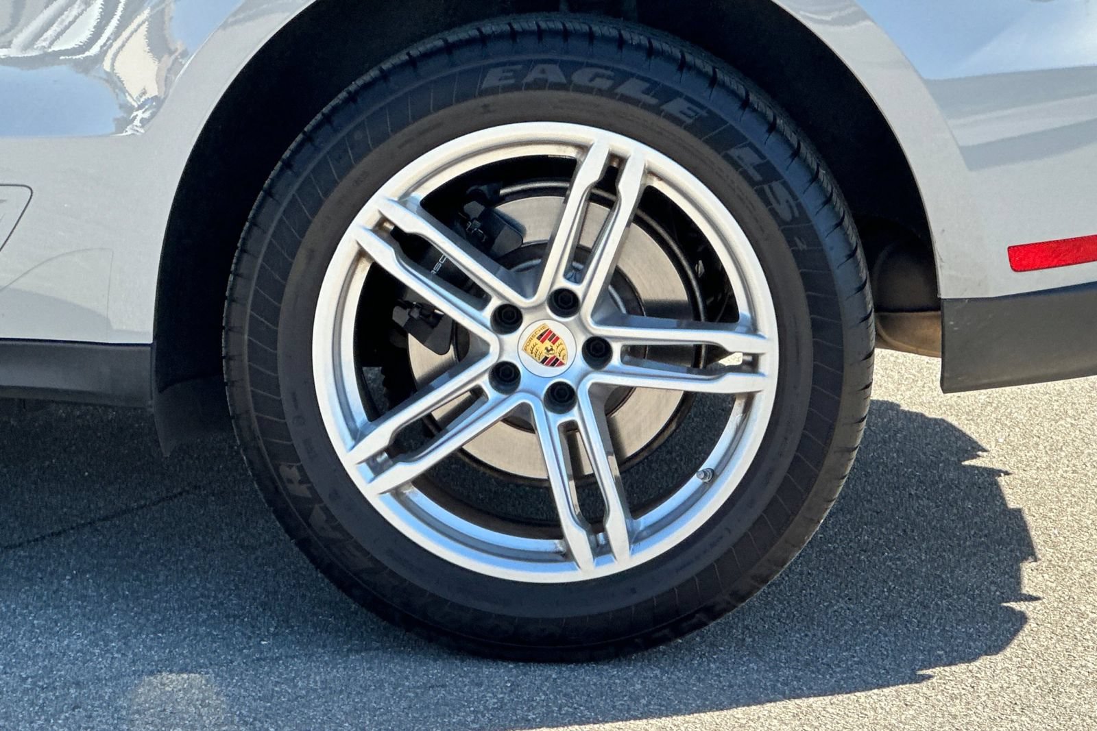 Used 2025 Porsche Macan AWD/4WD image 42