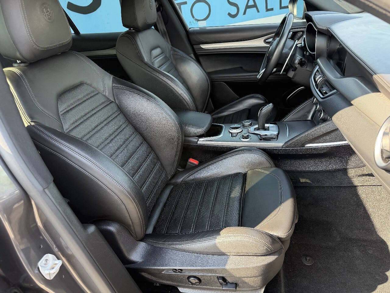 Used 2022 Alfa Romeo Stelvio Veloce AWD/4WD image 36