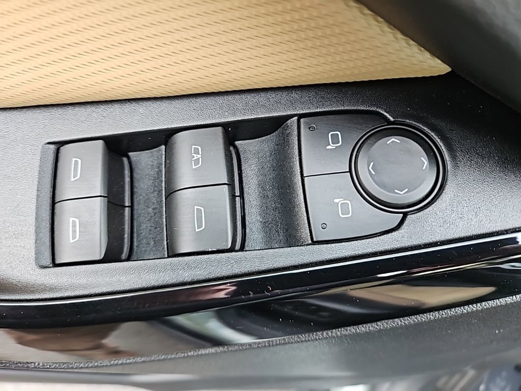 Certified 2026 Chevrolet Equinox ACTIV w/ Convenience Package III image 10