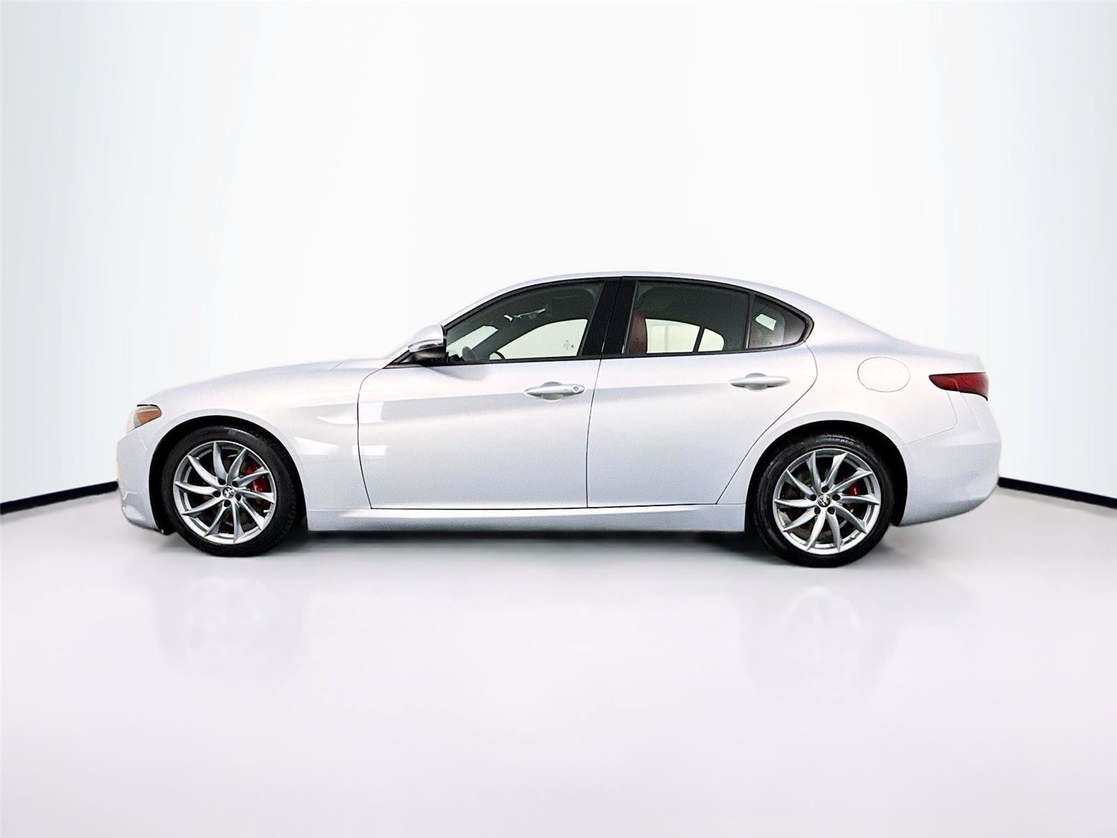 Used 2023 Alfa Romeo Giulia Sprint RWD image 11