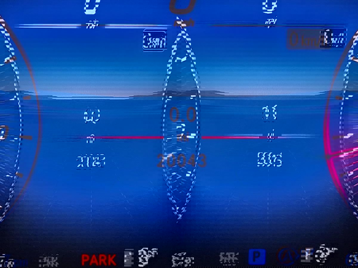 Used 2025 Mercedes-Benz GLC 300 4MATIC image 35