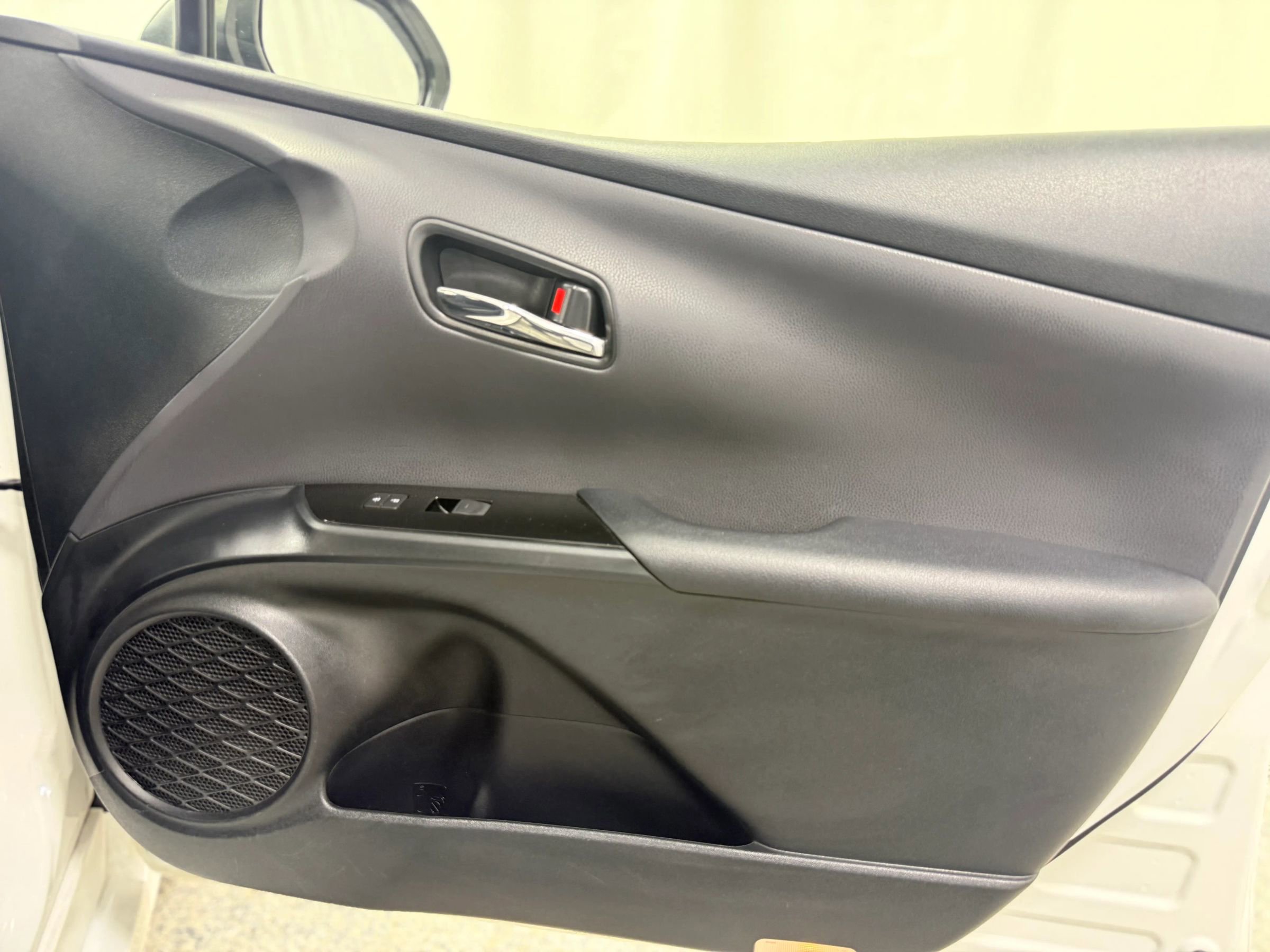 Used 2021 Toyota Prius LE image 26