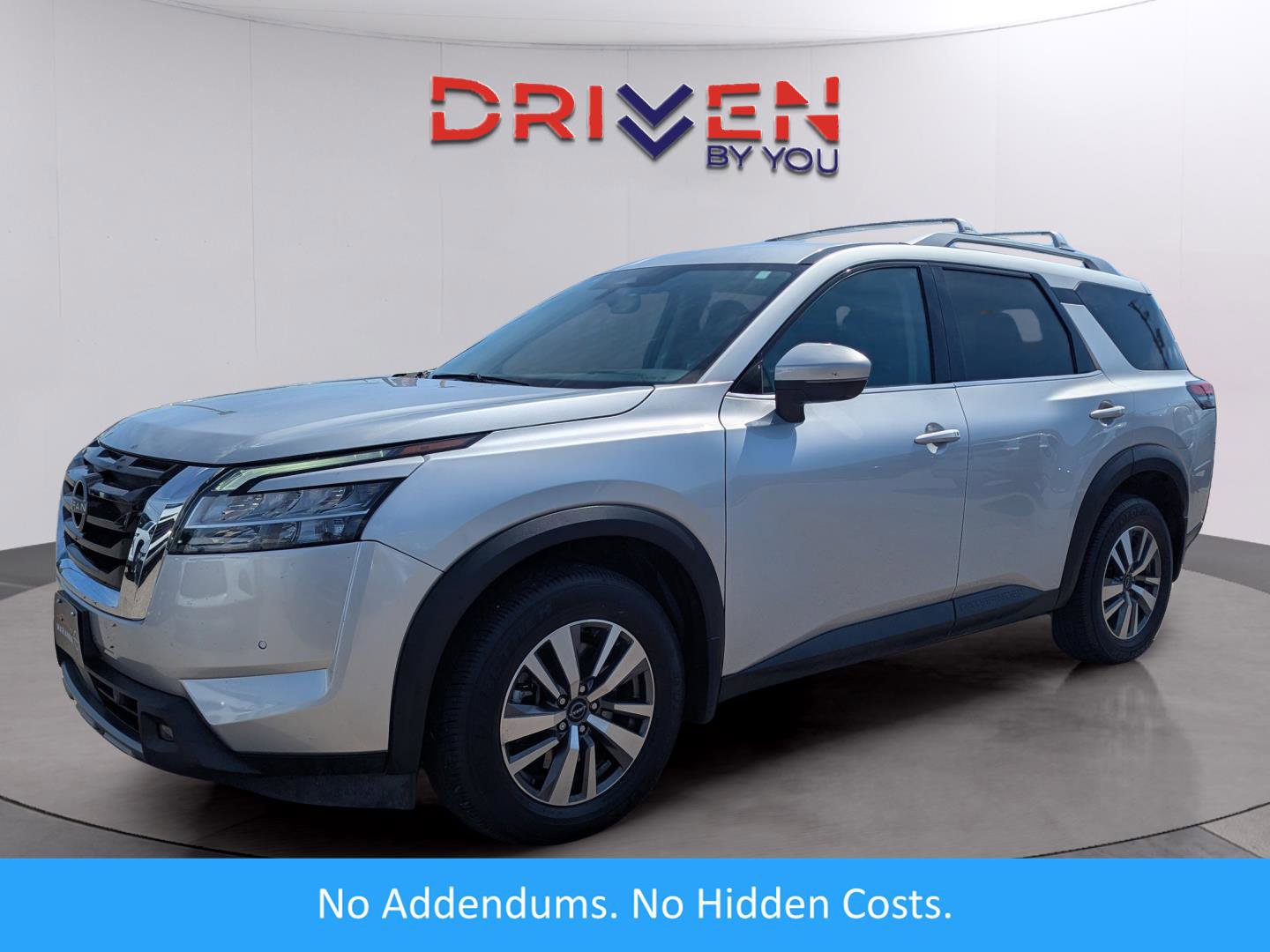 Used 2023 Nissan Pathfinder SL image 1