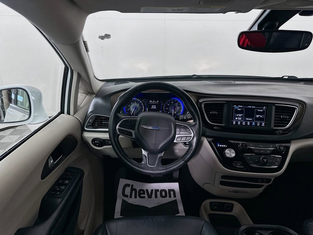 Used 2019 Chrysler Pacifica Touring-L image 22