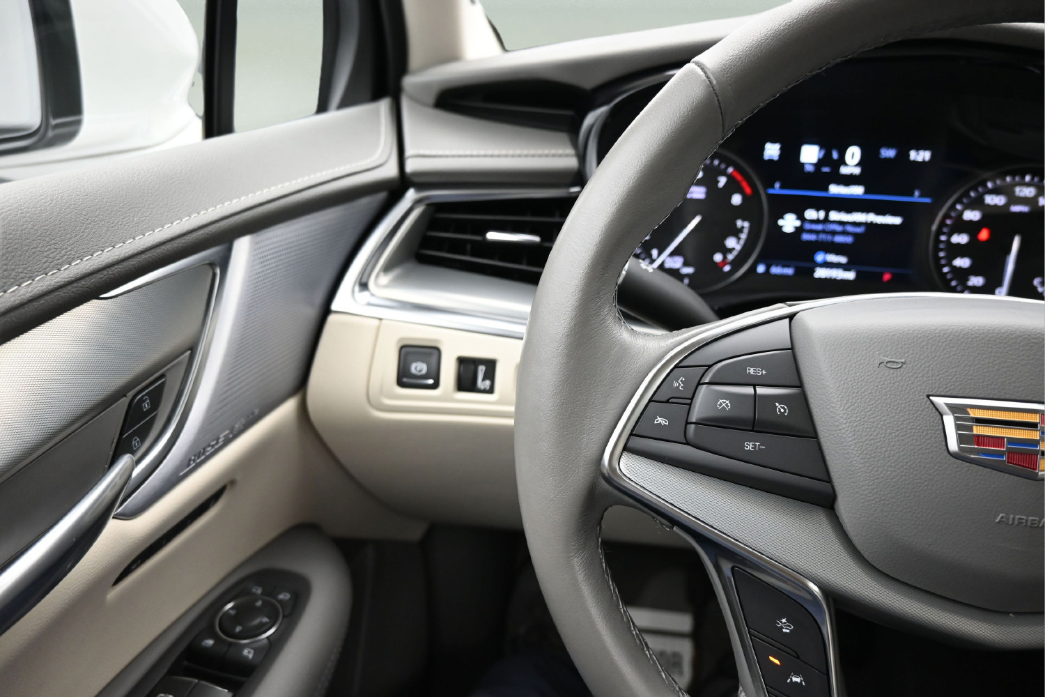 Used 2024 Cadillac XT5 Premium Luxury w/ Technology Package AWD/4WD image 14