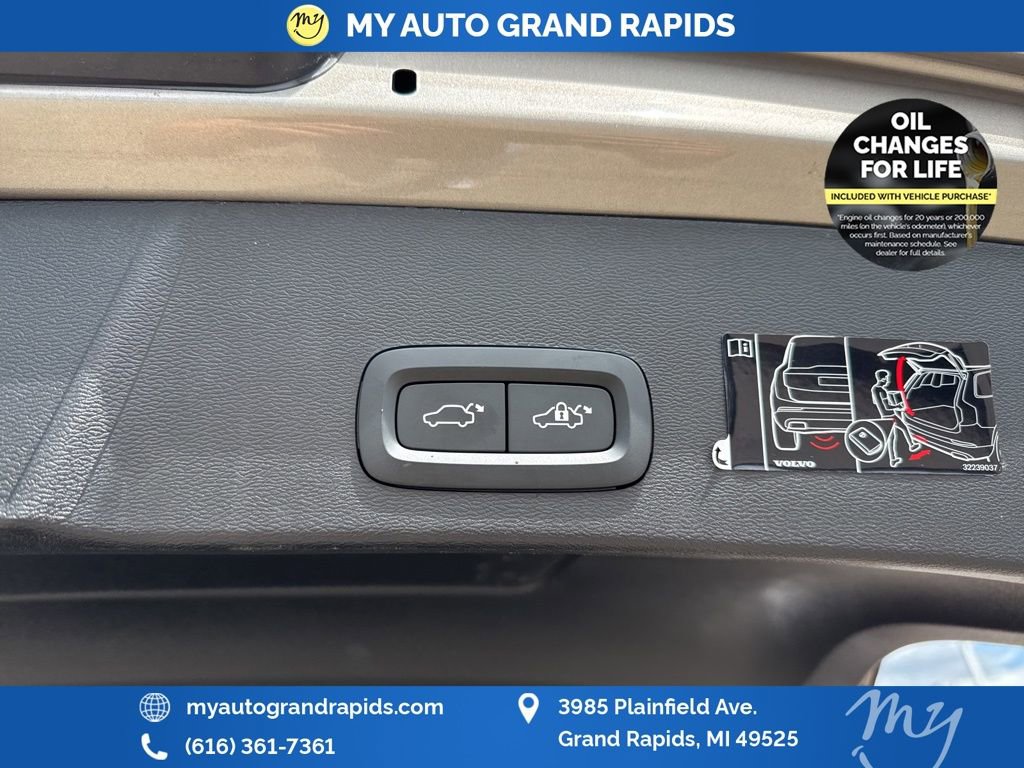 Used 2022 Volvo XC40 T5 R-Design w/ Advanced Package image 29