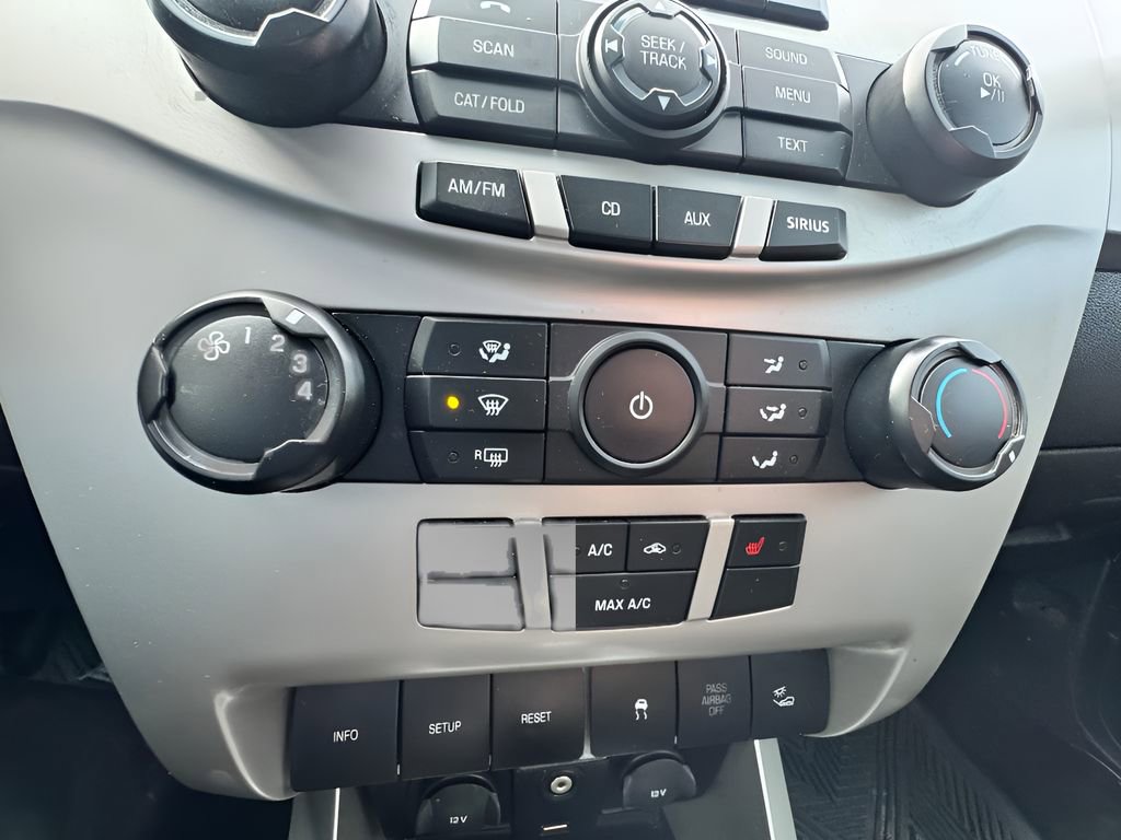 Used 2010 Ford Focus SES image 16