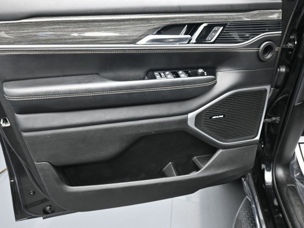 Used 2022 Jeep Wagoneer Series III w/ Flexible Seating Group image 9