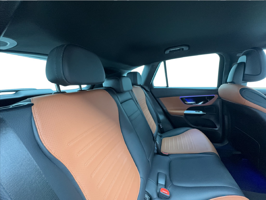Used 2025 Mercedes-Benz GLC 300 w/ AMG Line image 29