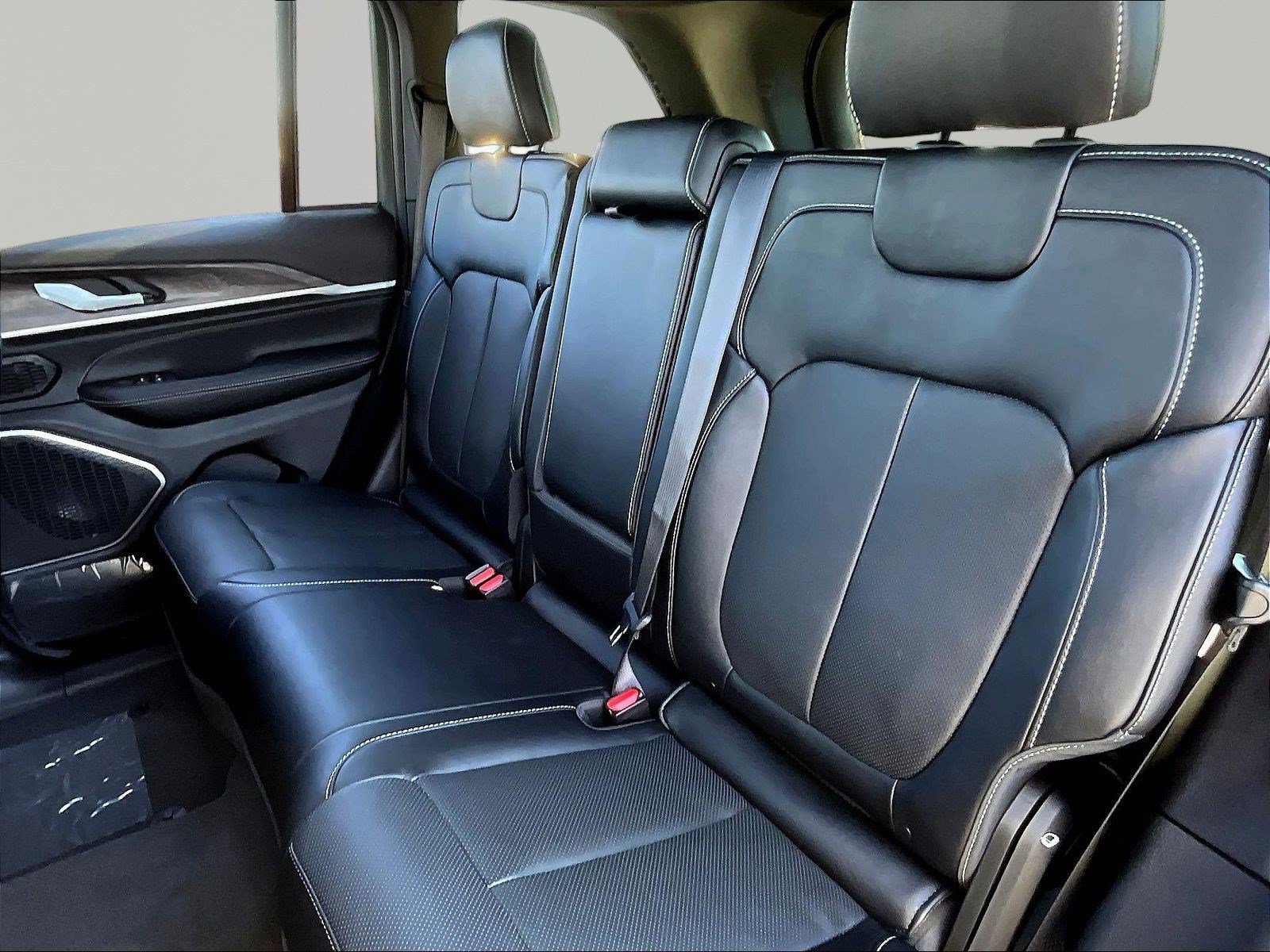 New 2027 Jeep Grand Cherokee Limited AWD/4WD image 18
