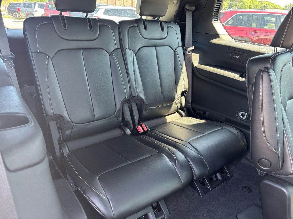 Used 2024 Jeep Grand Cherokee L Limited w/ Black Appearance Package AWD/4WD image 33