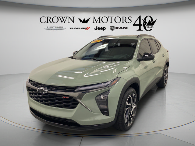 Used 2024 Chevrolet Trax RS w/ Sunroof Package FWD image 11