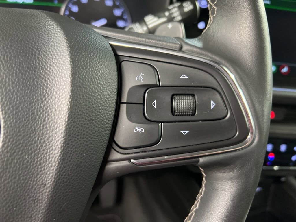 Used 2023 Buick Envision Essence image 17